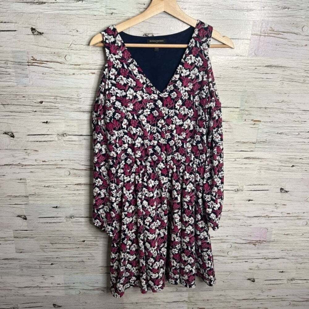 Banana  republic white pink cold shoulder long sleeve dress size 4